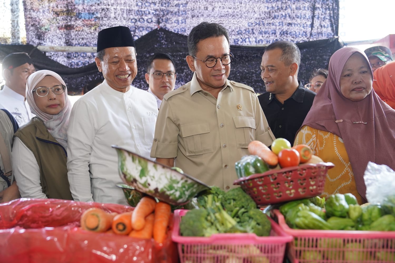 Foto: Persiapan Sambut Lebaran, Mendag Busan Pastikan Harga Bapok Stabil dan Pasokan Cukup