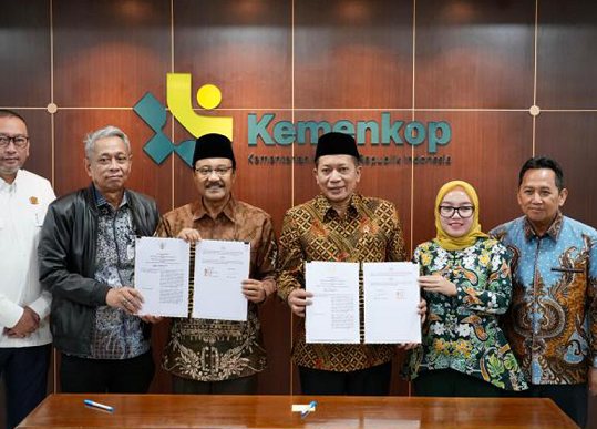 Foto: Kemenkop dan Kemensos Tandatangani MoU Pemberdayaan Keluarga Penerima Manfaat Melalui Kopdes Merah Putih