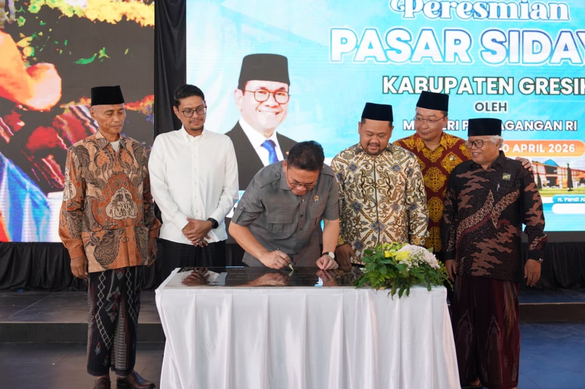 Foto: Mendag Busan Resmikan Pasar Tematik Industri Sidayu di Gresik: Perkuat Ekonomi Rakyat Berbasis Wisata dan Budaya