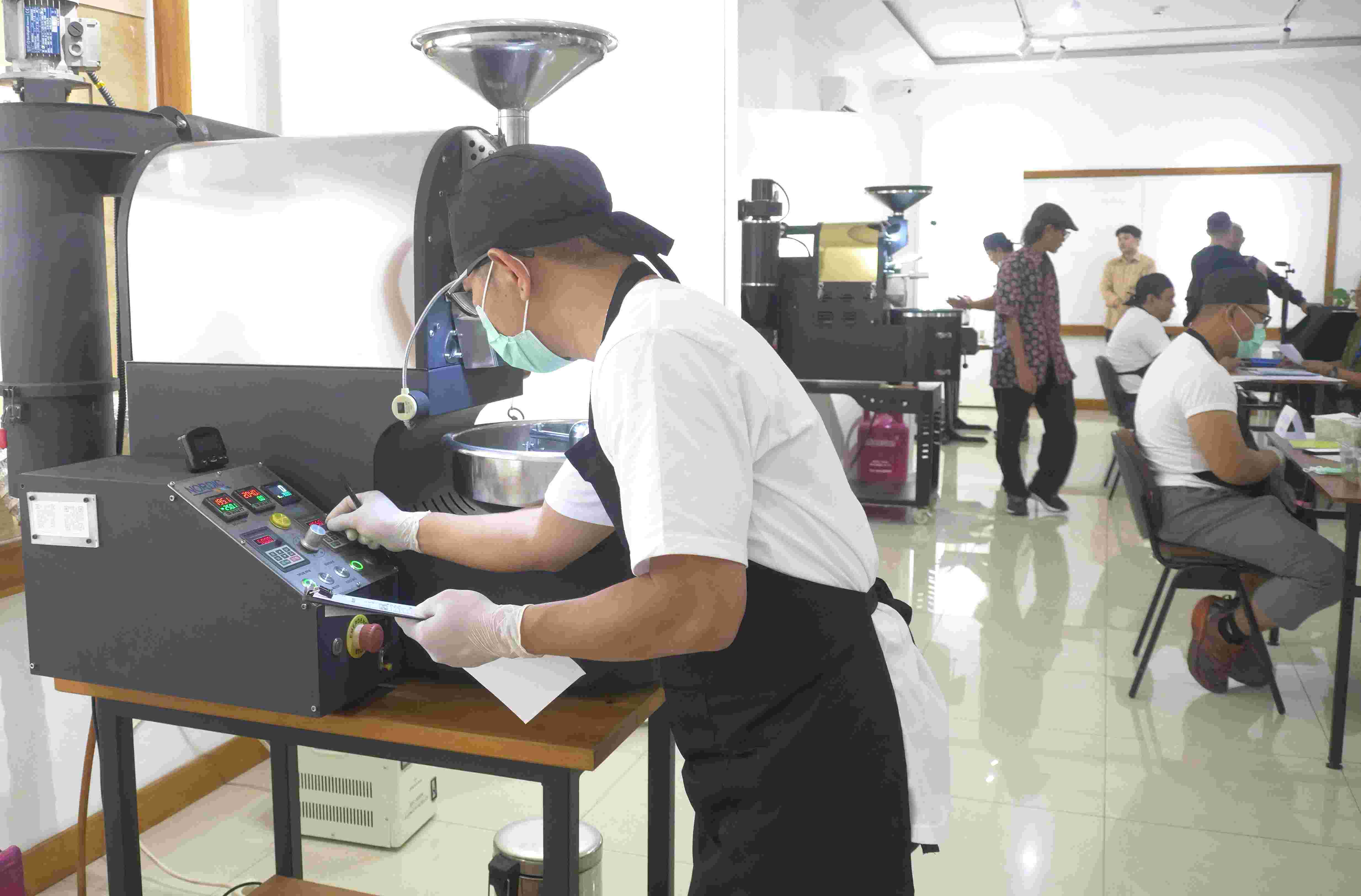 Foto: Angkat Kualitas Kopi Indonesia, Kemenperin Gelar Sertifikasi Penyangraian