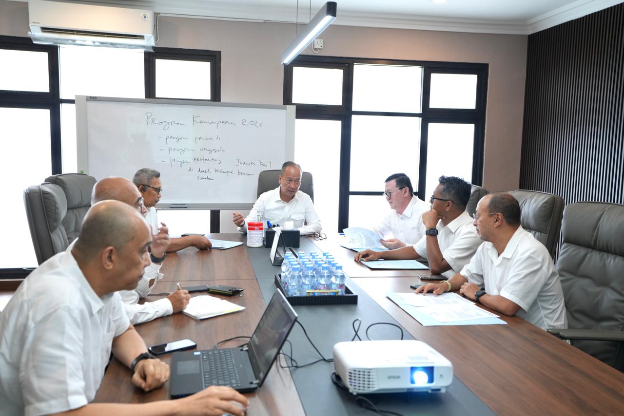 Foto: Pimpin Rapat Perdana 2026, Menperin Bahas Program Restarting Industri Kecil Terdampak Bencana