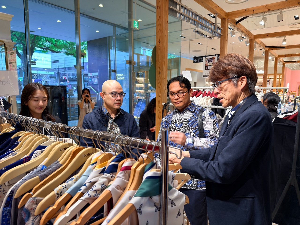 Foto: Produk Fesyen Indonesia Catatkan Potensi Transaksi Rp17 Miliar di Pop Up Store Kobe-Jepang 2026