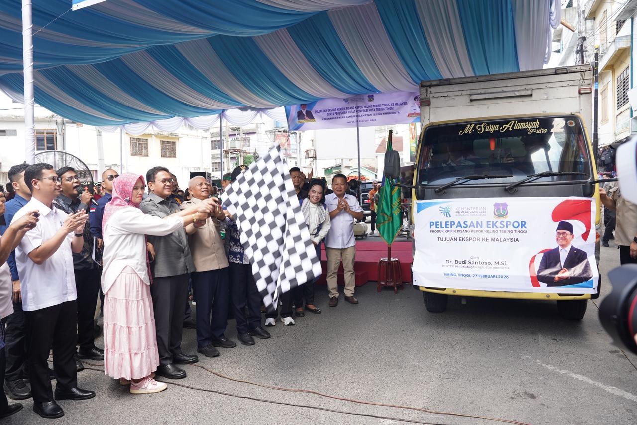 Foto: Mendag Busan Lepas Ekspor 9 Ton Keripik Pisang Kepok ke Malaysia
