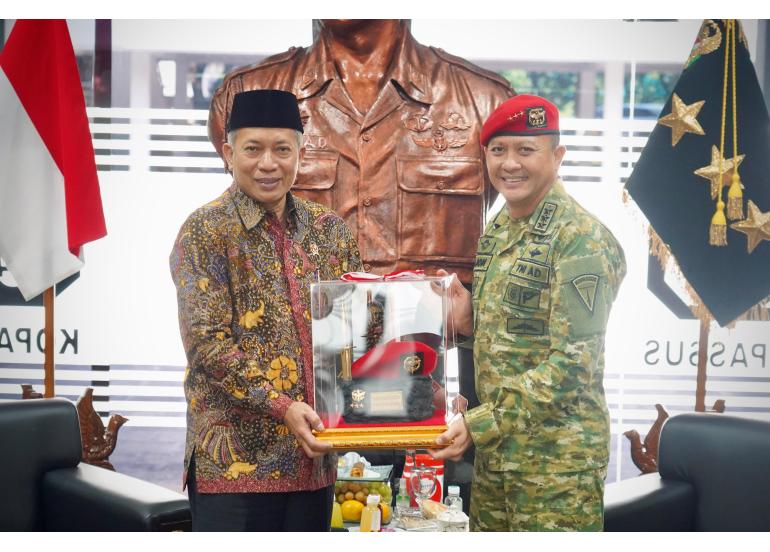 Foto: Menkop Perkuat Kolaborasi Koperasi Baret Merah Dengan Kopdes Untuk Efisiensi Rantai Pasok