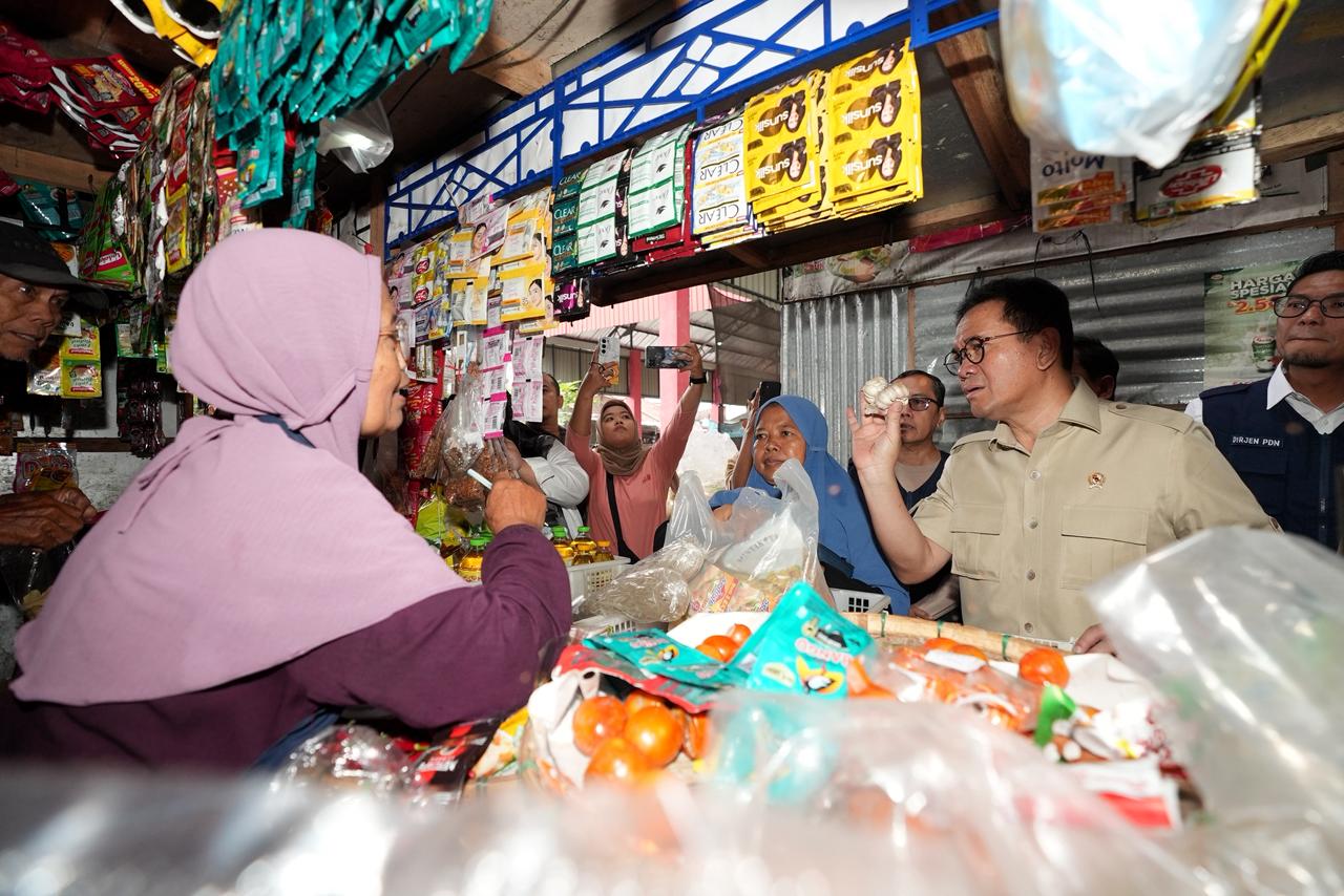 Kunjungi Pasar Cuplik Sukoharjo, Mendag Busan Pastikan Harga dan Pasokan Stabil Jelang Ramadan