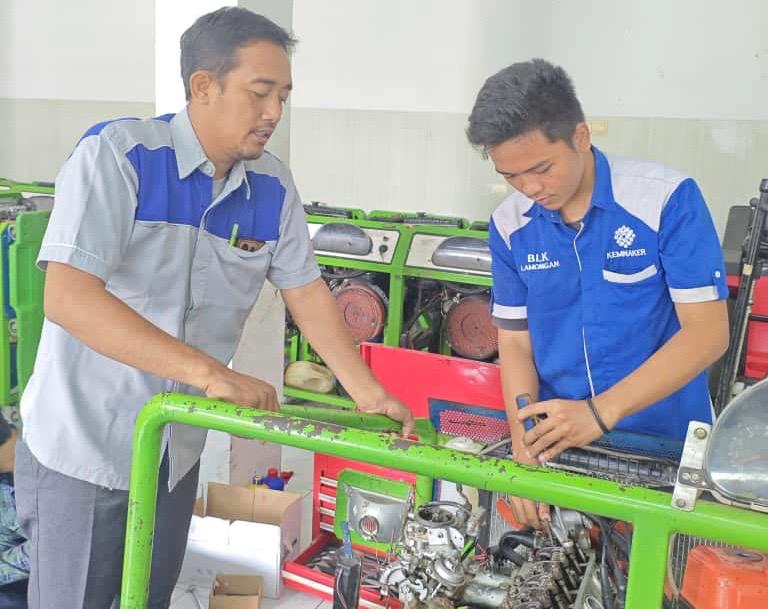 Foto: PELATIHAN PEMELIHARAAN KENDARAAN RINGAN/MEKANIK MOBIL DI BLK DINAS TENAGA KERJA KABUPATEN LAMONGAN