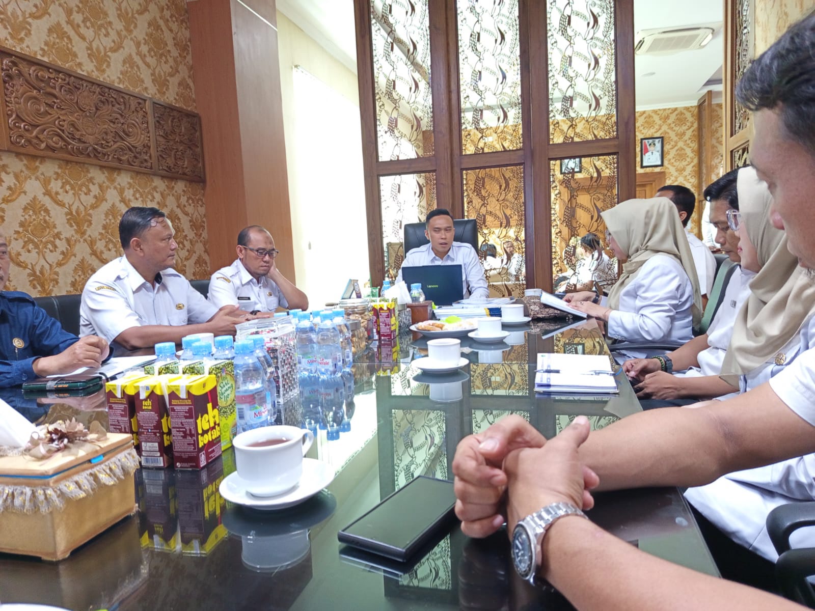 Foto: PERKUAT PERSIAPAN PPA AWARD 2026, DISNAKER LAMONGAN HADIRI RAKOR BERSAMA WAKIL BUPATI LAMONGAN