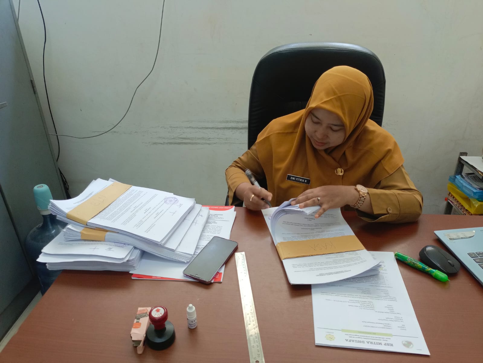 Foto: DINAS TENAGA KERJA MELAKUKAN VERIFIKASI PERJANJIAN KERJA WAKTU TERTENTU (PKWT) SEBAGAI UPAYA PERLINDUNGAN DAN KEPASTIAN HUKUM KETENAGAKERJAAN