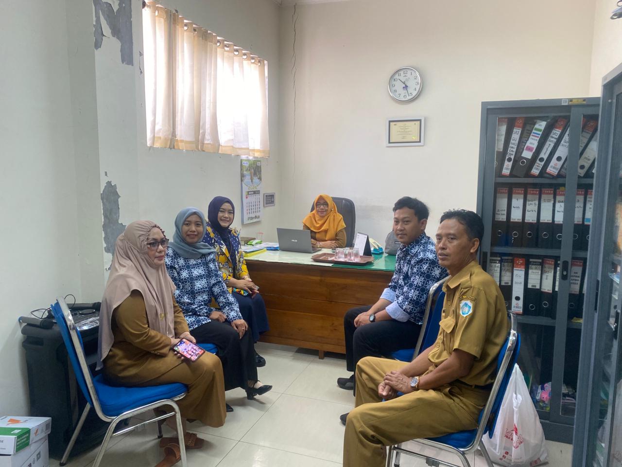 Foto: KUNJUNGAN SMAR 25 KE BIDANG PELATIHAN DISNAKER LAMONGAN