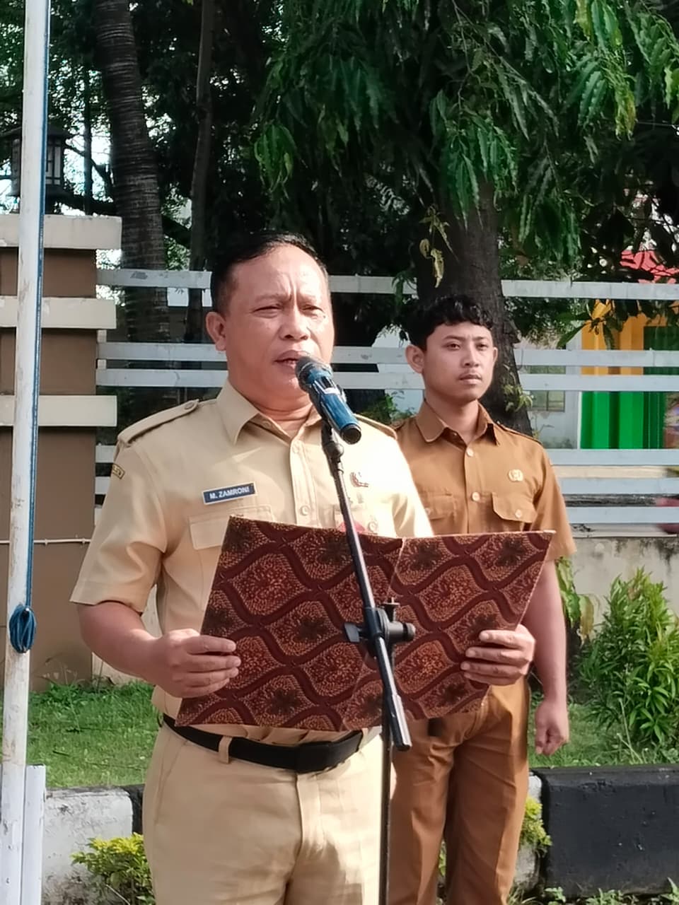 Foto: PIMPIN APEL PAGI, KEPALA DISNAKER LAMONGAN TEKANKAN DISIPLIN DAN OPTIMALISASI KEGIATAN 2026