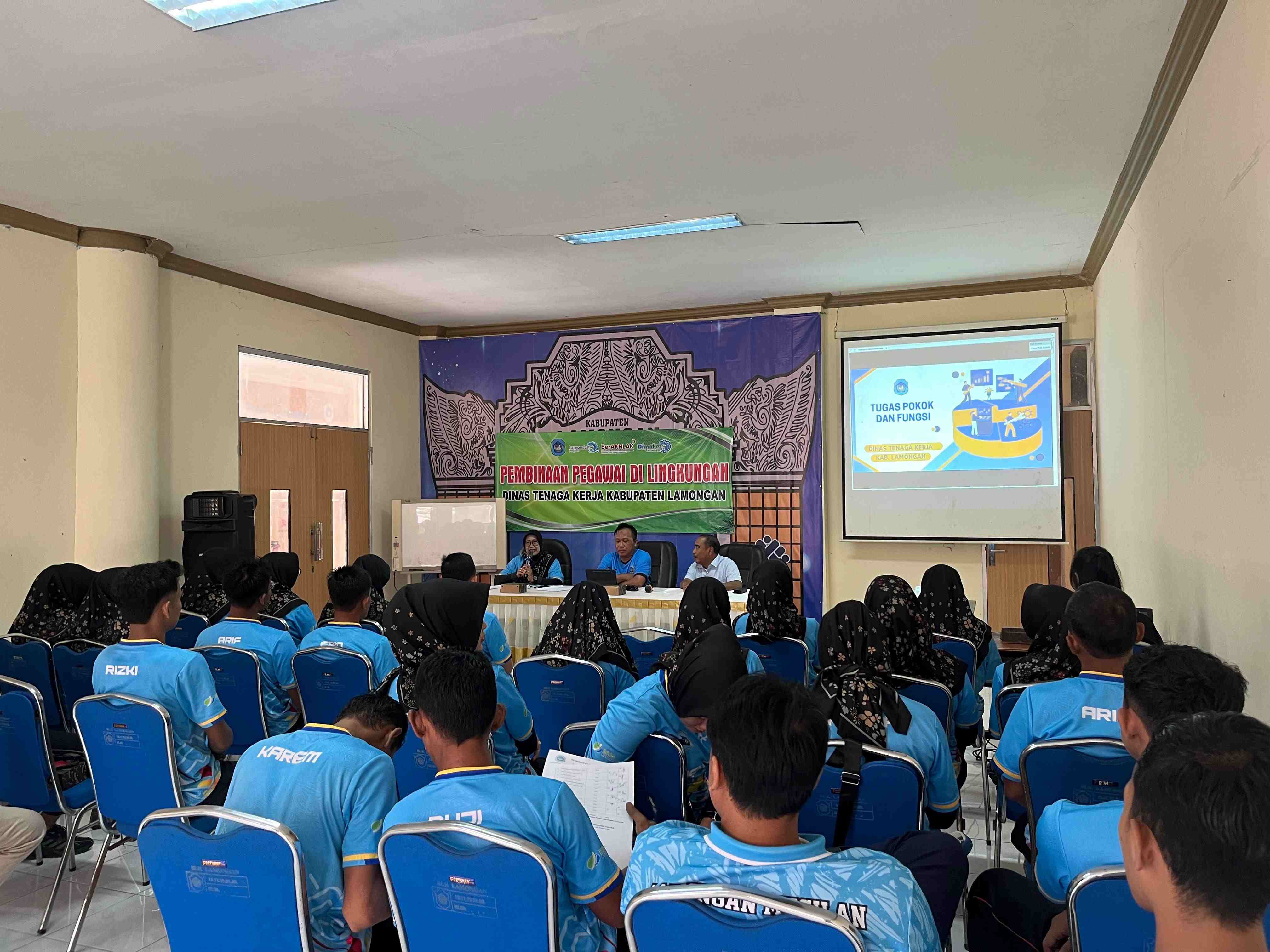 Foto: LANGKAH PREVENTIF GRATIFIKASI : SOSIALISASI BAGI PEGAWAI DISNAKER LAMONGAN