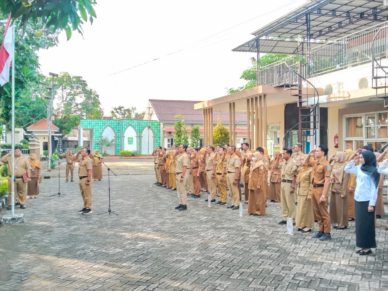 Foto: APEL PAGI DISNAKER LAMONGAN: BAPAK ZAMRONI DORONG DUKUNGAN PENUH HJL DAN APRESIASI JUARA KONTEN KREATOR LITERASI
