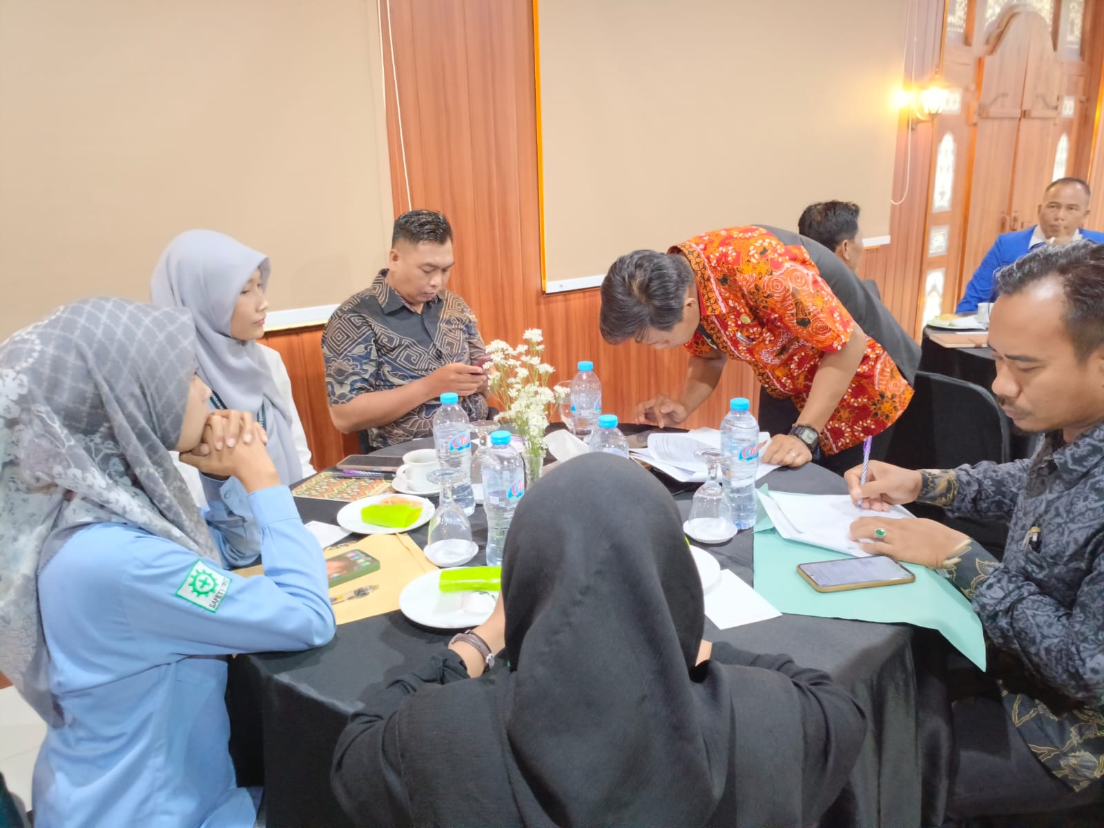 Foto: MONEV PELAKSANAAN UMK, DISNAKER UNDANG SEJUMLAH PERUSAHAAN DI WILAYAH KAB. LAMONGAN