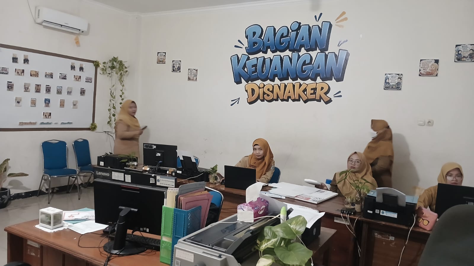 Foto: SINERGI DAN KOLABORASI PEGAWAI DINAS TENAGA KERJA KABUPATEN LAMONGAN UNTUK MEWUJUDKAN PELAYANAN YANG OPTIMAL