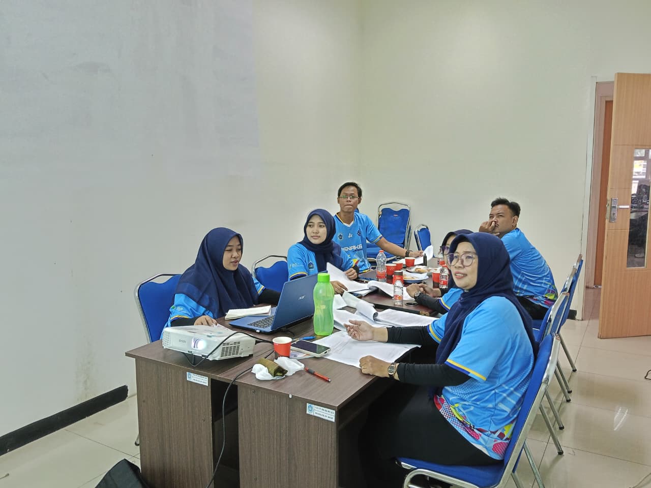 Foto: RAPAT TIM RAPERDA DISNAKER LAMONGAN "SINERGI REGULASI PENEMPATAN DAN PELATIHAN KERJA UNTUK MENINIGKATKAN DAYA SAING TENAGA KERJA LOKAL"