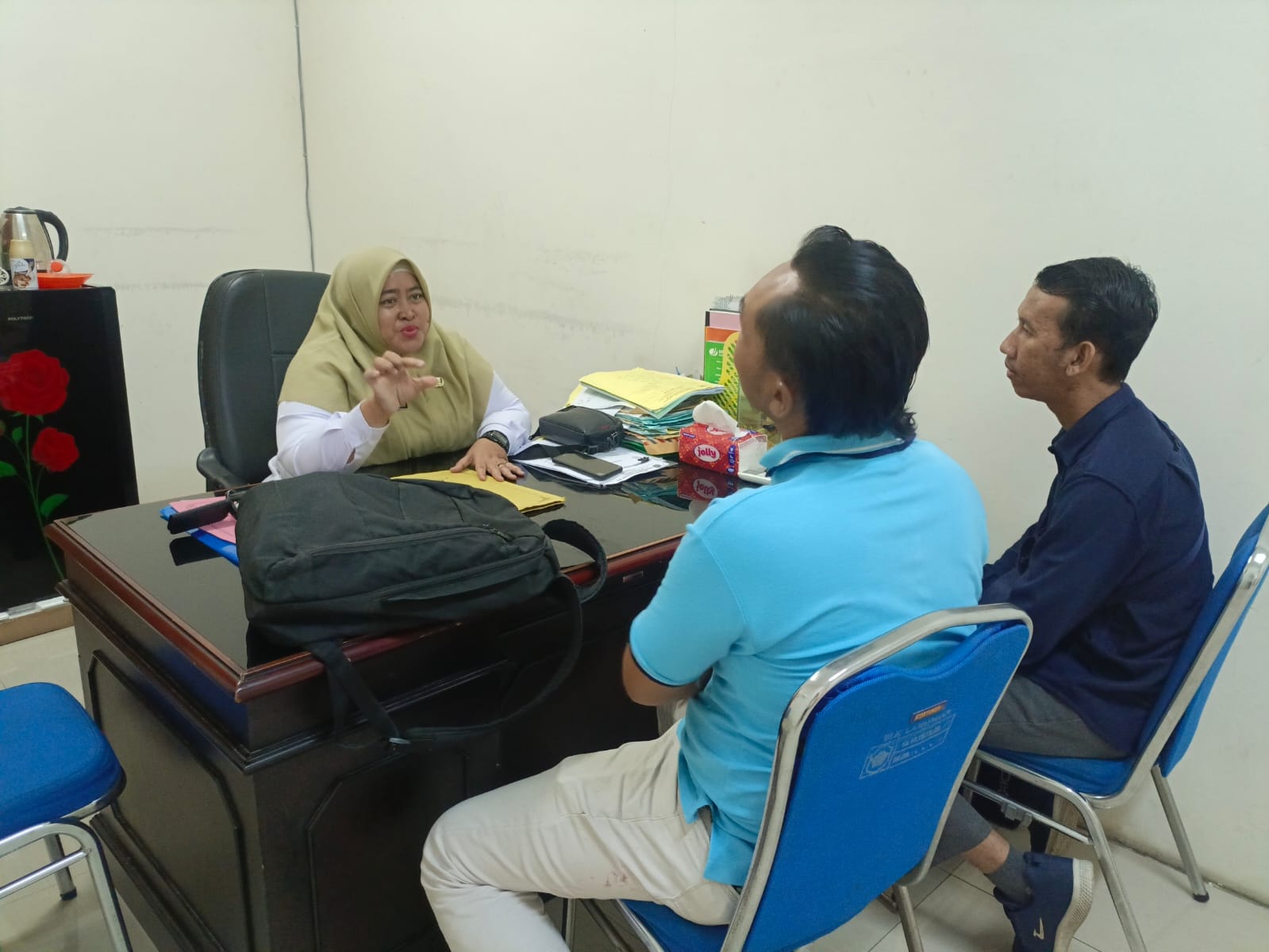 Foto: BANGUN DIALOG YANG SEHAT MELALUI LKS BIPARTIT