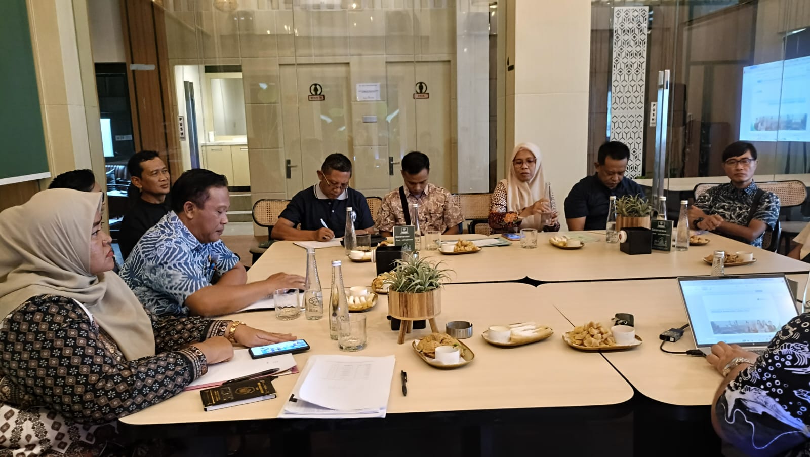 Foto: DINAS TENAGA HADIRI RAPAT KOORDINASI PENINGKATAN UNIVERSAL COVERAGE JAMSOSTEK (UCJ) MELALUI DBHCHT TAHUN 2026 )
