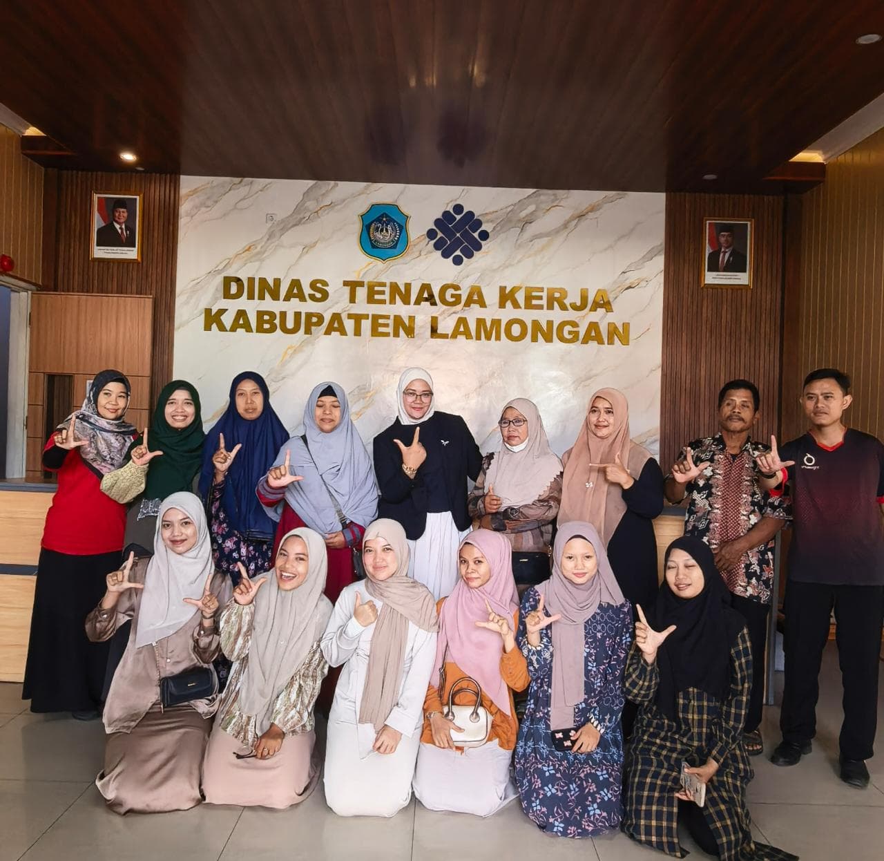 Foto: DISNAKER LAMONGAN BERIKAN PELAYANAN PELAYANAN REKOMENDASI ID CPMI UNTUK CALON PEKERJA MIGRAN INDONESIA YANG DIPROSES MELALUI PT TIMUR JAYA LESTARI UNTUK PENEMPATAN DI HAYAT NATIONAL HOSPITAL, ARAB SAUDI