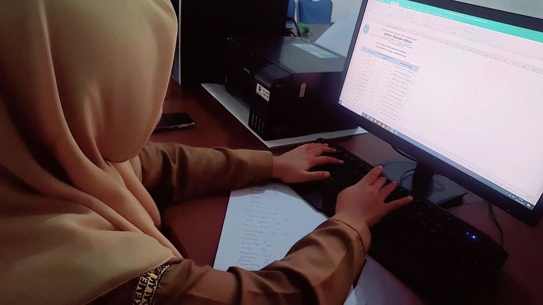 Foto: PERAN STRATEGIS STAFF IPK DISNAKER LAMONGAN DALAM MENYUSUN DATA PENGANGGURAN TERBUKA DI KABUPATEN LAMONGAN