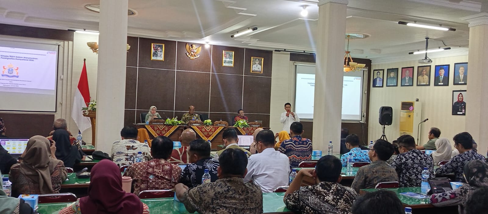 Foto: DISNAKER LAMONGAN IKUTI RAPAT PENYELARASAN KURIKULUM PELATIHAN DAN KEBUTUHAN DUDIKA SEBAGAI IMPLEMENTASI PROGRAM KERJA TKDV JAWA TIMUR