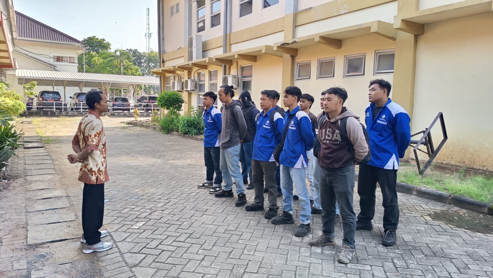 Foto: SEMANGAT BELAJAR TANPA LIBUR, PESERTA PELATIHAN LAS SMAW 3G TETAP AKTIF MENGASAH KOMPETENSI DI HARI LIBUR NASIONAL