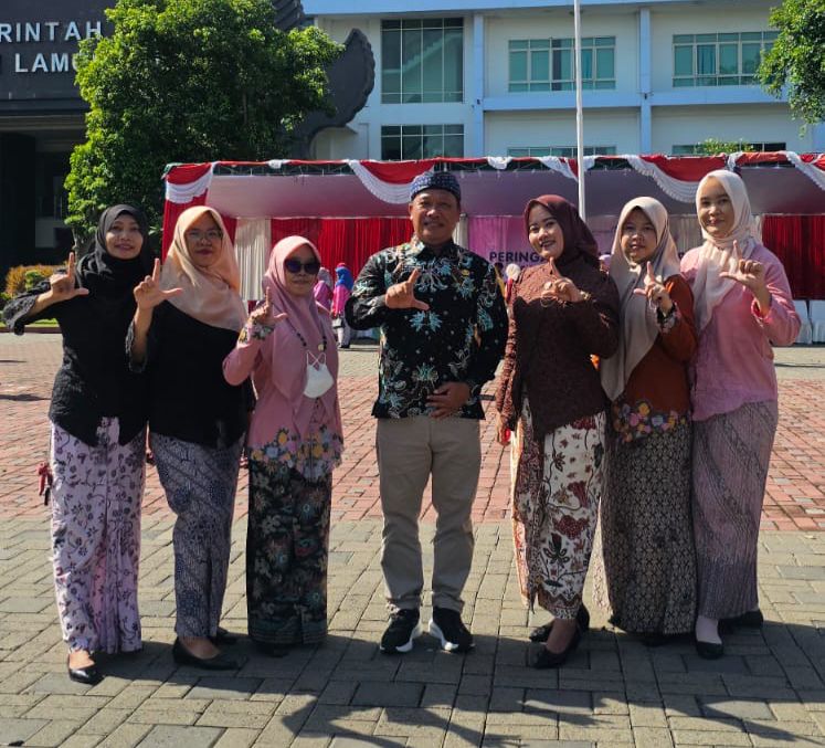 Foto: MOMENTUM HARI IBU, DISNAKER LAMONGAN IKUT APEL PENUH MAKNA DI PEMDA