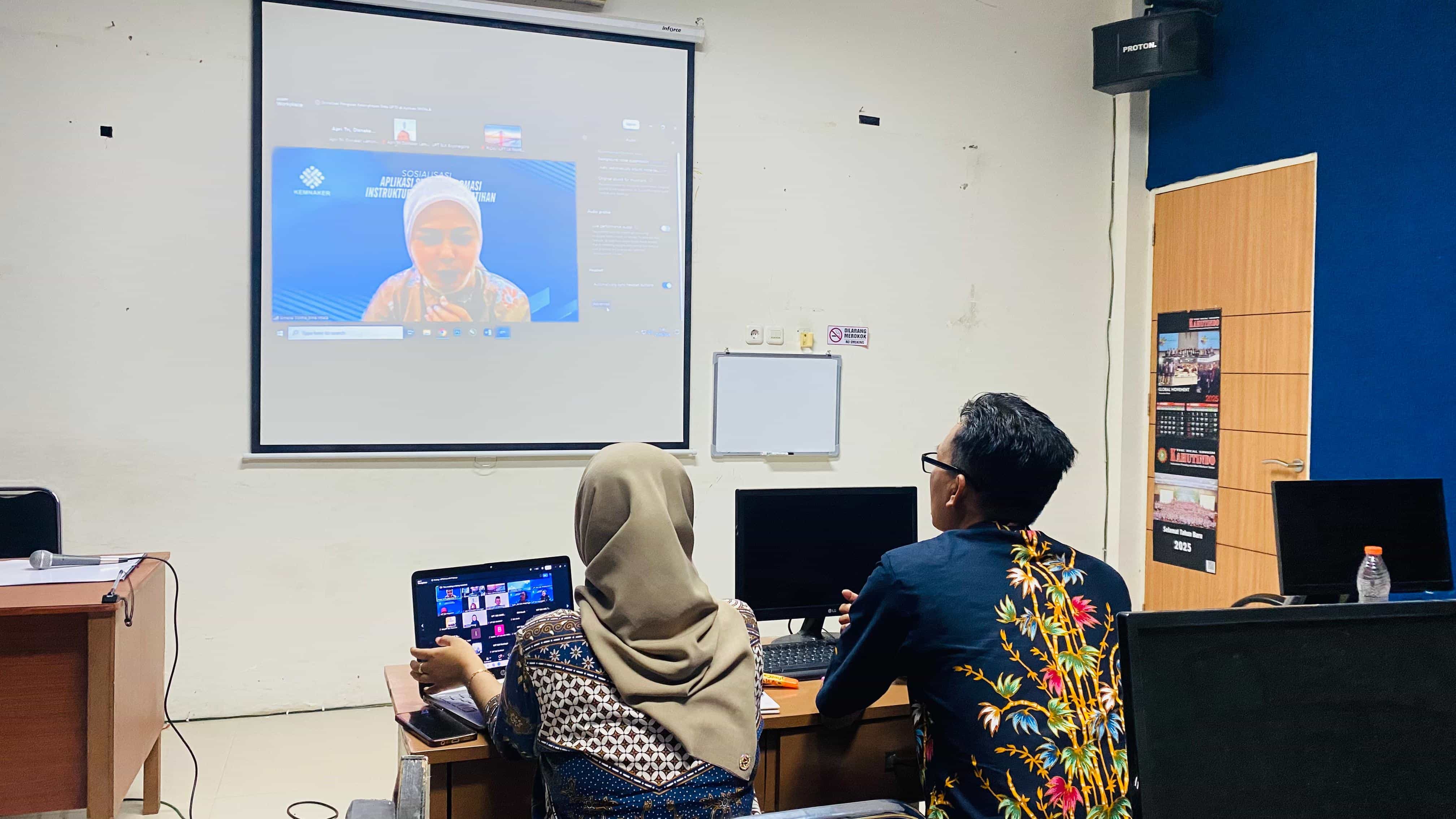 Foto: RAPAT KOORDINASI SINKRONISASI DATA INSTRUKTUR DAN TENAGA LATIH PADA SISTEM SINTALA