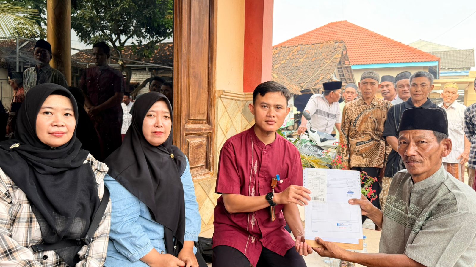 Foto: DISNAKER LAMONGAN FASILITASI PEMULANGAN JENAZAH PMI DARI MALAYSIA