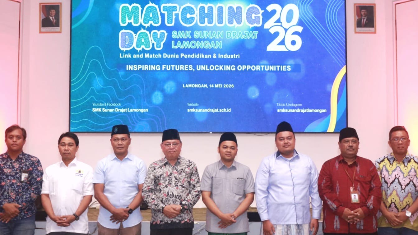 Foto: DISNAKER HADIR DI JOB MATCHING DAY 2026 SMK SUNAN DRAJAT LAMONGAN, PERKUAT SINERGI DUNIA KERJA DAN PENDIDIKAN