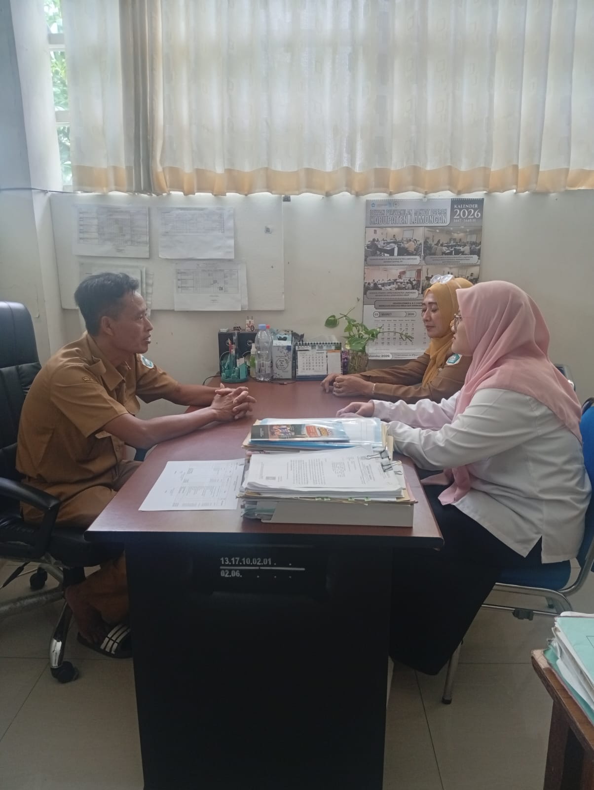 Foto: KUNJUNGAN MA MATHOLIUL ANWAR KE DISNAKER LAMONGAN BAHAS RENCANA MOU PELATIHAN TATA RIAS