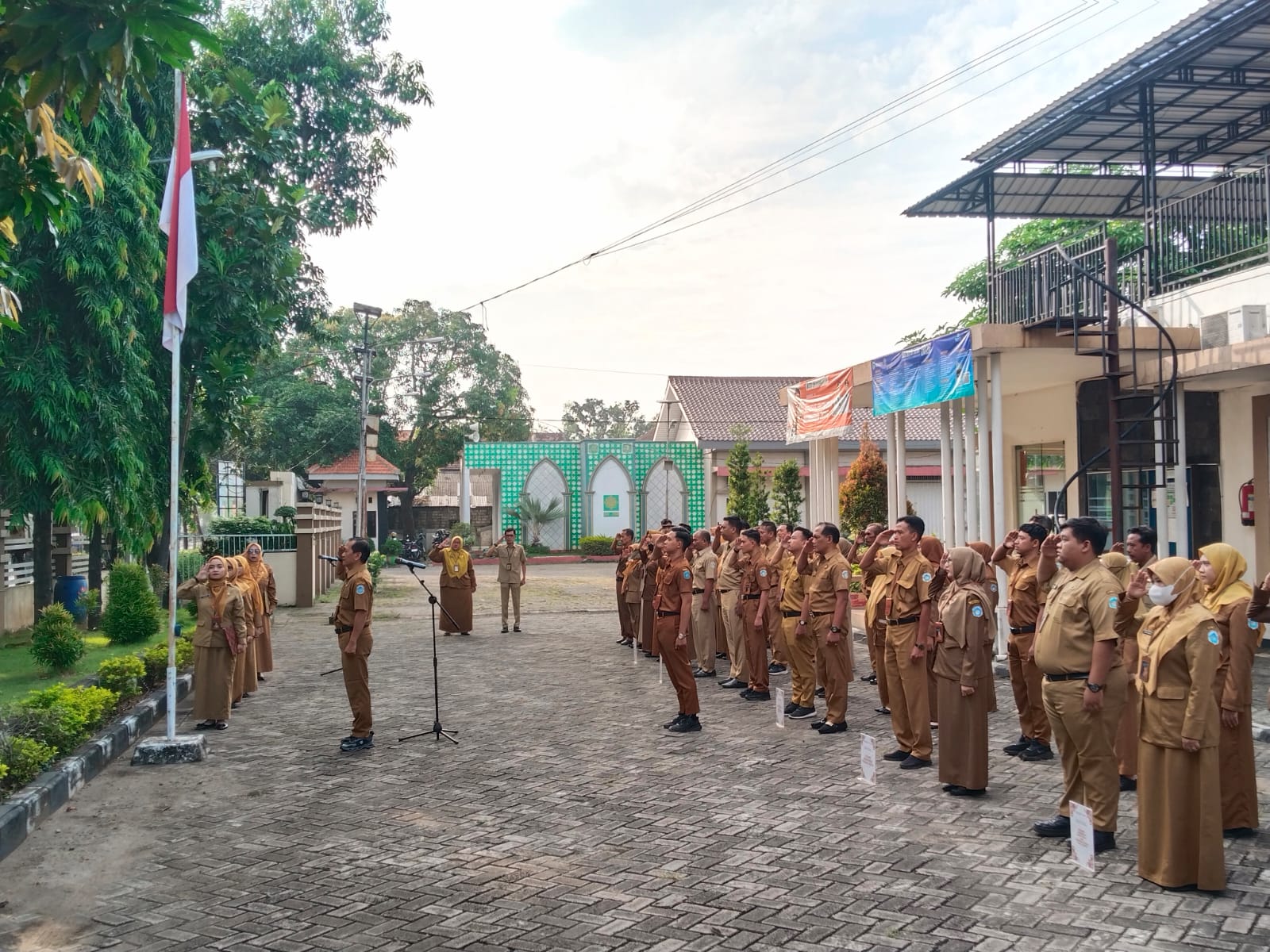 Foto: MELALUI APEL PAGI, DISNAKER LAMONGAN PERKUAT SINERGI DAN INOVASI PELAYANAN YANG RESPONSIF
