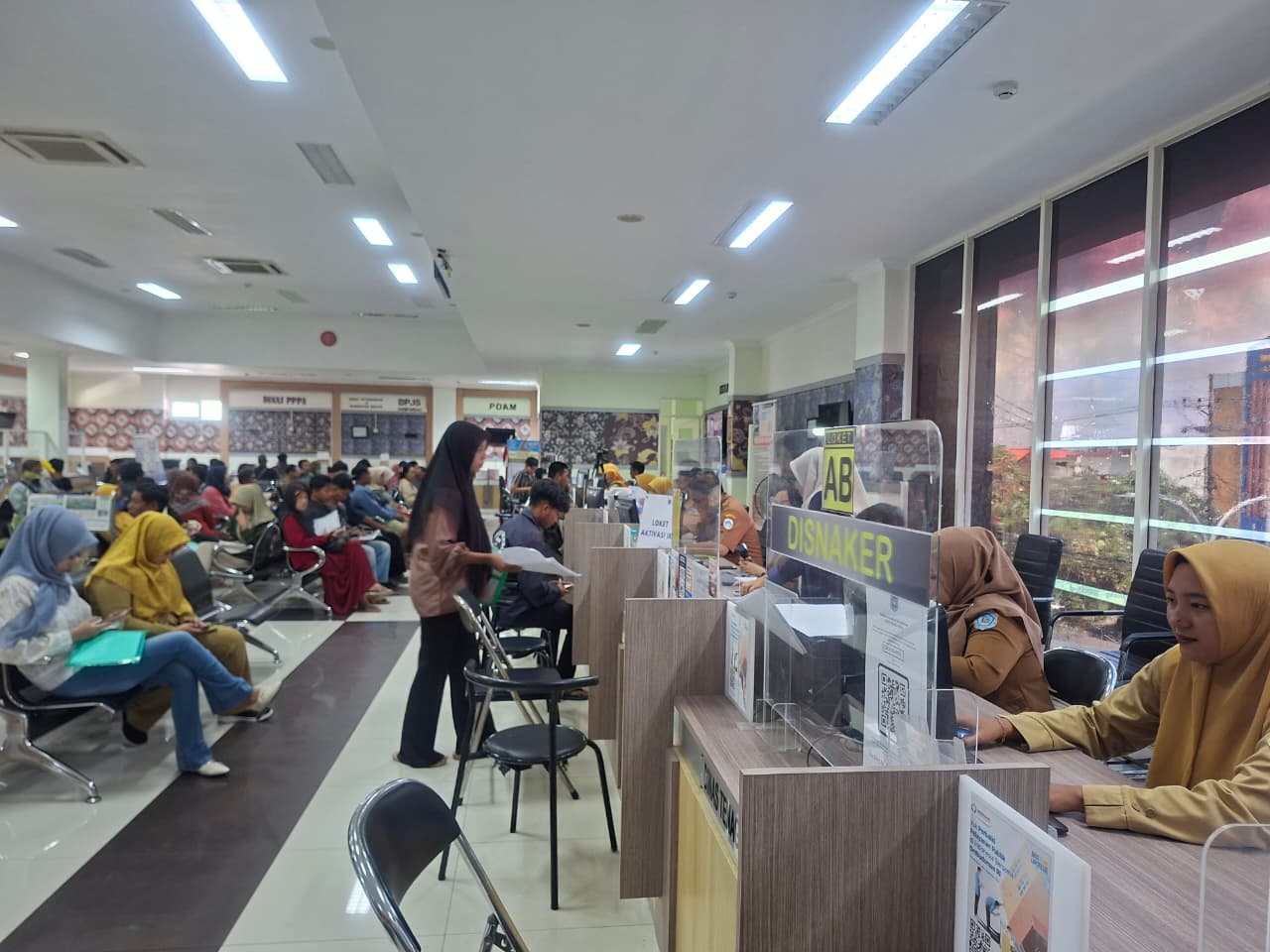 Foto: PELAYANAN AK-1 DI MPP LAMONGAN, CEPAT, MUDAH DAN RAMAH UNTUK MASA DEPAN KERJA ANDA