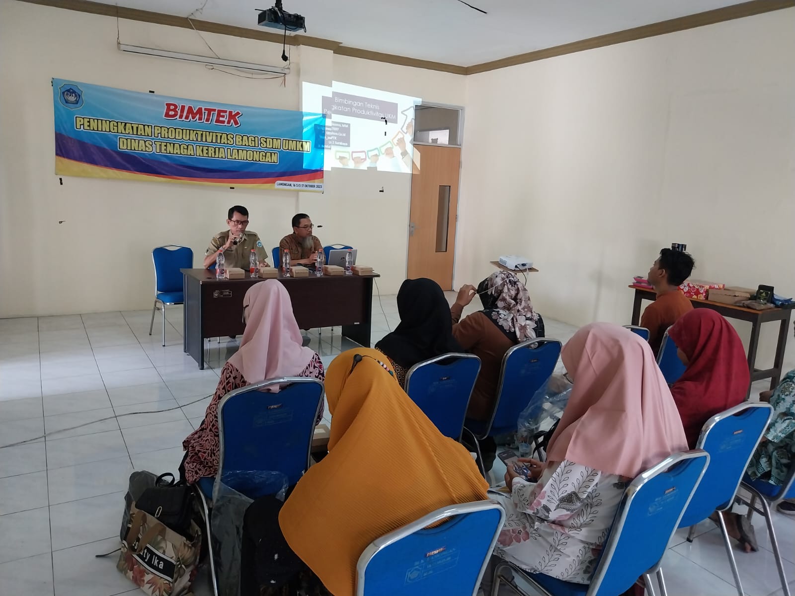 Foto: UMKM LAMONGAN SIAP GO DIGITAL DAN NAIK KELAS: BIMTEK PENINGKATAN PRODUKTIVITAS SDM DISNAKER JADI KUNCI UTAMA