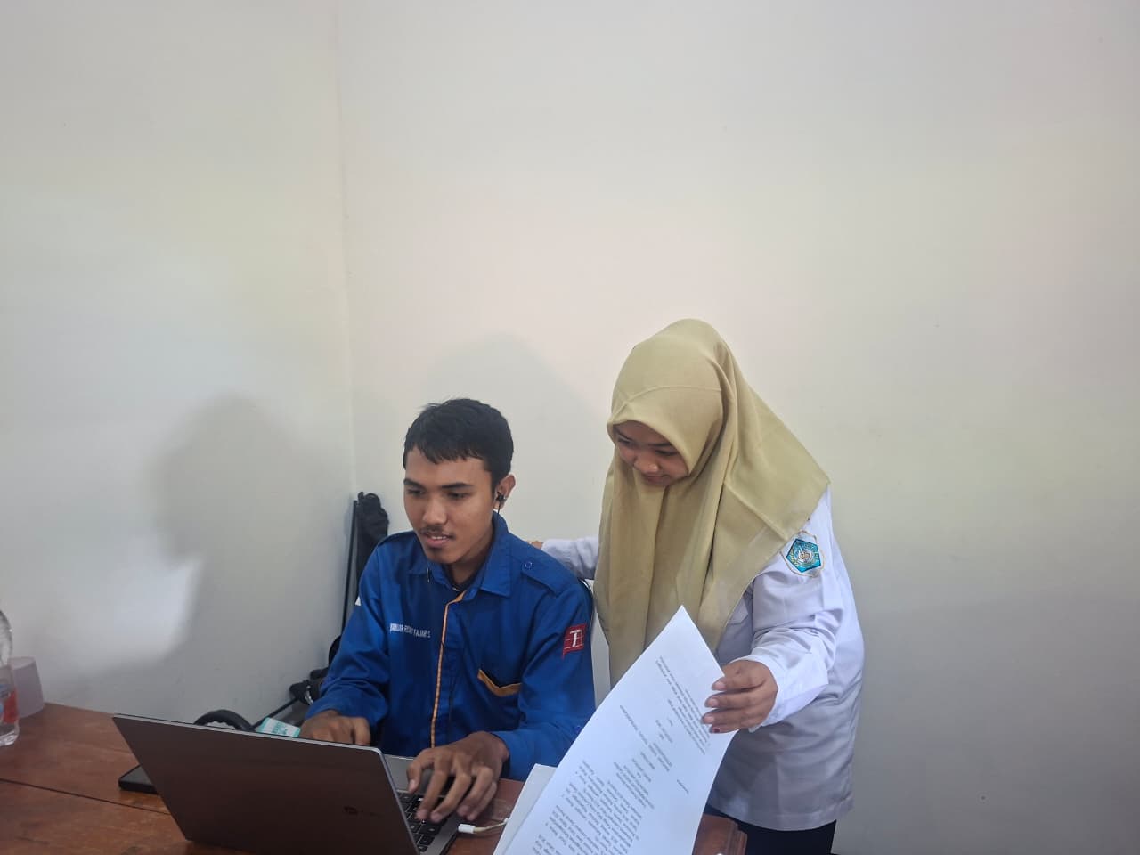 Foto: KONSULTASI INOVASI MAHASISWA MAGANG TENTANG WEBSITE UMKM DI DISNAKER LAMONGAN