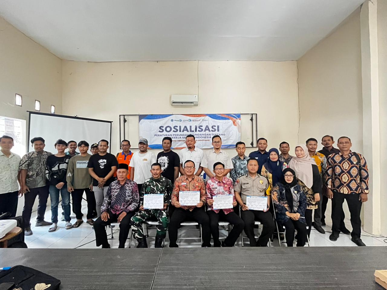 Foto: PERKUAT PERLINDUNGAN PMI, DISNAKER LAMONGAN GELAR SOSIALISASI DI SUKORAME