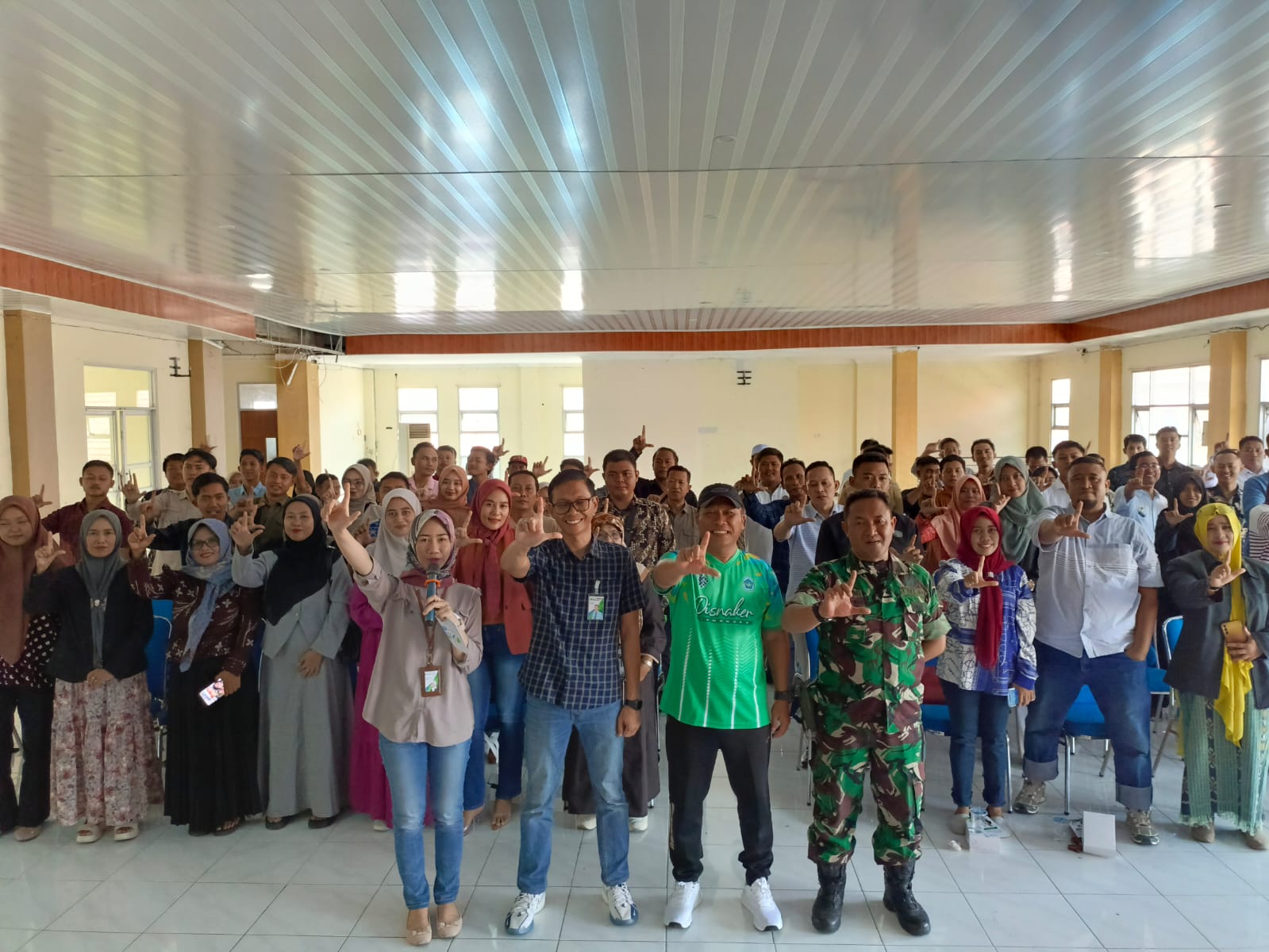 Foto: PENTINGNYA PERLINDUNGAN TENAGA KERJA MELALUI HUBUNGAN INDUSTRIAL DAN JAMSOSTEK