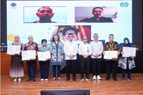 Foto: UTAMAKAN KESEJAHTERAAN PSIKOLOGIS DI TEMPAT KERJA: DISNAKER LAMONGAN DUKUNG PENUH SERUAN MENAKER TERKAIT PENERAPAN SMK3 BERBASIS KESEHATAN MENTAL