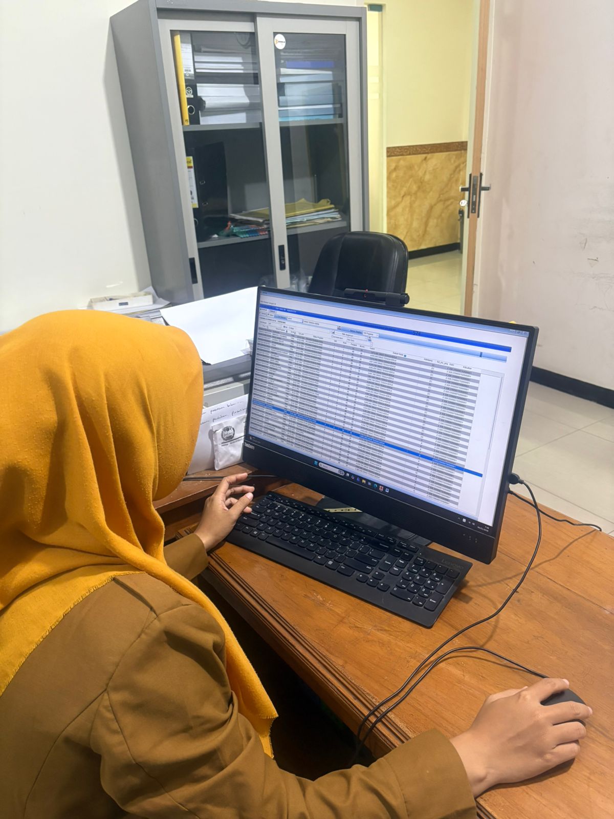 Foto: TINGKATKAN AKURASI ADMINISTRASI, DISNAKER LAMONGAN LAKUKAN PEMBARUAN DATA SK PEGAWAI