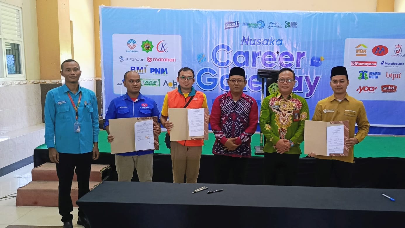Foto: PENANDATANGANAN MOU MEMBANGUN JEMBATAN KOMPETENSI : SINEGRI SMK NU 1 KARANGGENENG DAN DUNIA USAHA DAN DUNIA INDUSTRI