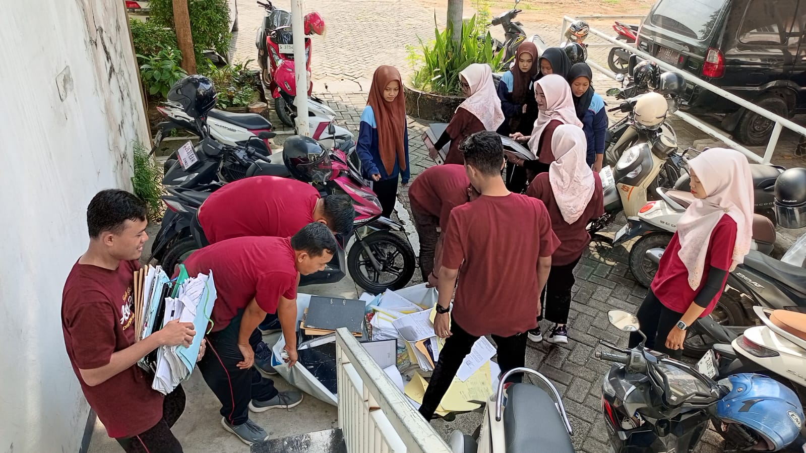Foto: JUM'AT BERSIH DINAS TENAGA KERJA KAB. LAMONGAN