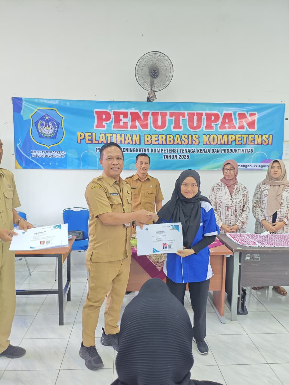 Foto: BLK DISNAKER LAMONGAN CETAK TENAGA KERJA TERAMPIL MELALUI PELATIHAN TATA KECANTIKAN PENGANTIN MODERN