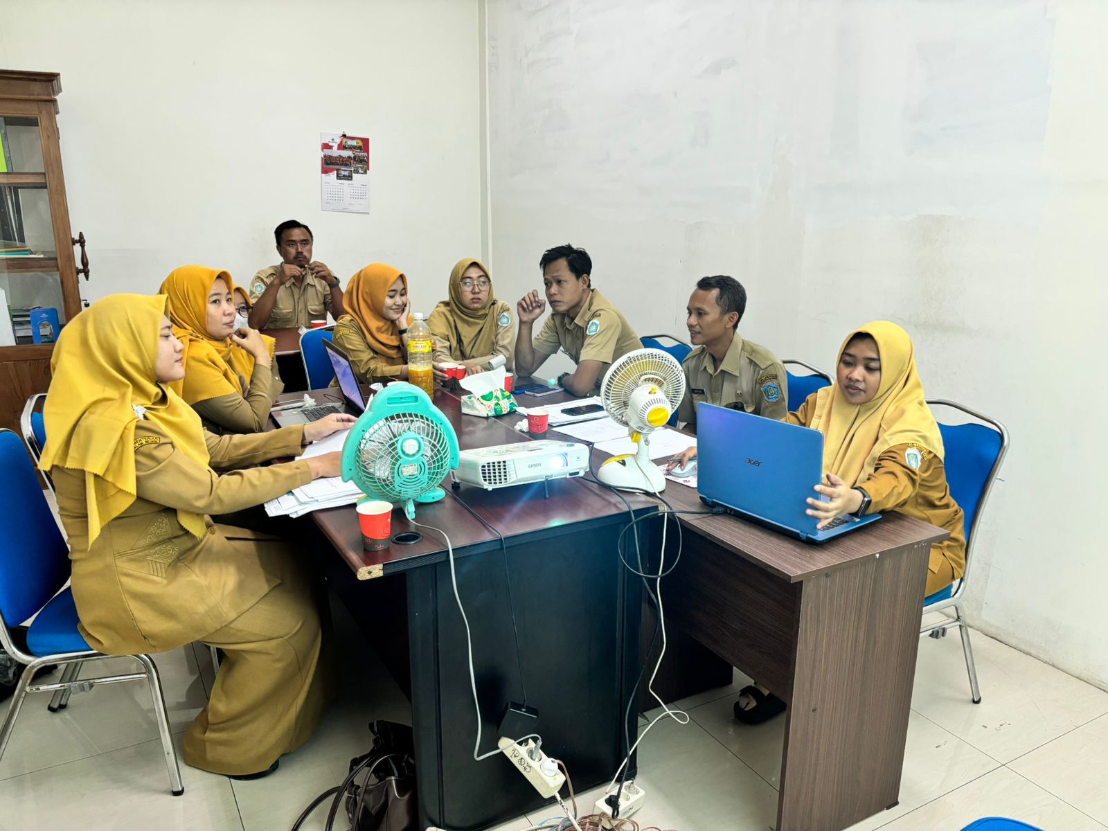 Foto: DISNAKER LAMONGAN GELAR RAPAT RAPERBUP MEMBAHAS SANKSI PELANGGARAN UNTUK TINGKATKAN KEPATUHAN