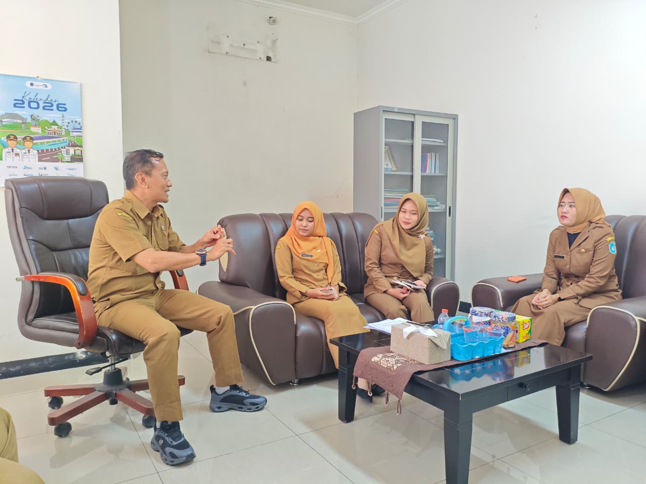 Foto: PENGUATAN STRATEGI INFORMASI PUBLIK, SEKRETARIS DISNAKER KAB. LAMONGAN BERI ARAHAN TIM MEDSOS