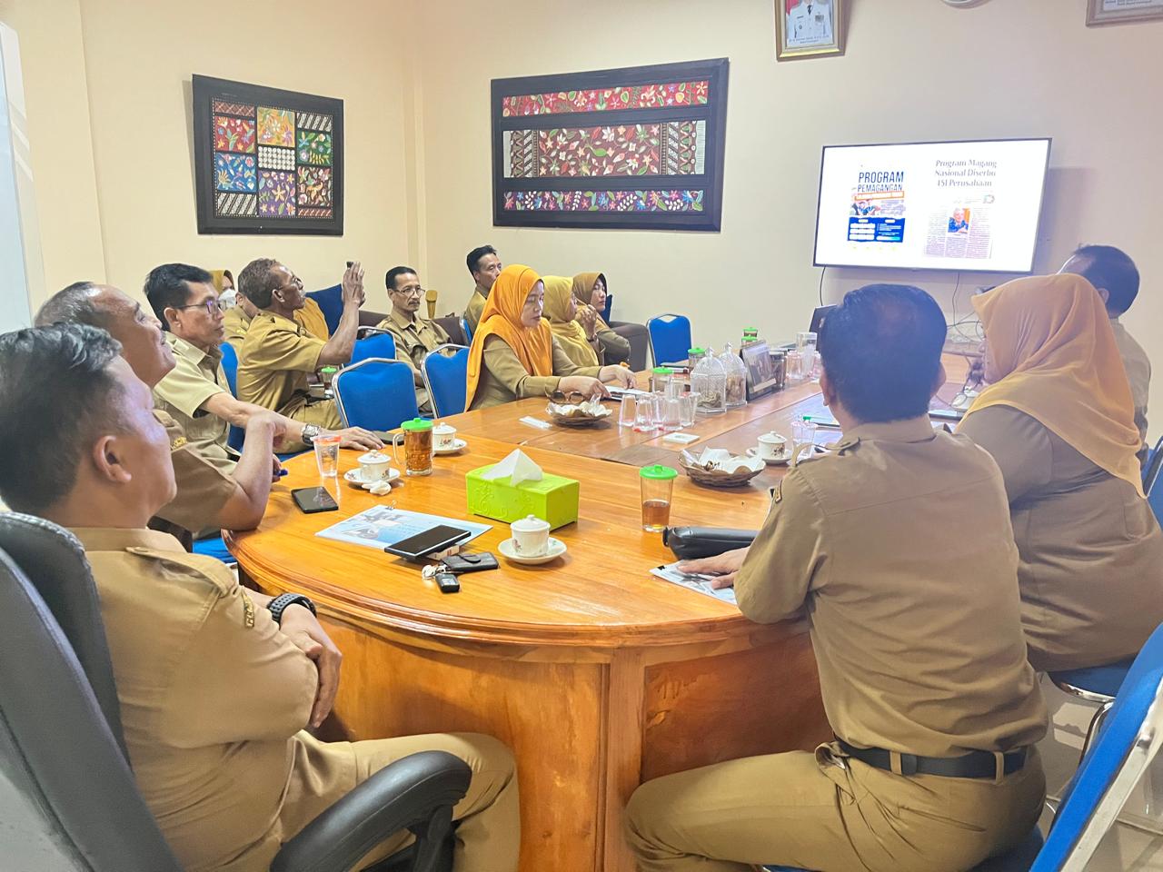 Foto: RAPAT INTERNAL DISNAKER BAHAS ANALISIS STRATEGIS KETENAGAKERJAAN : REGULASI, REALITA DAN REFORMASI