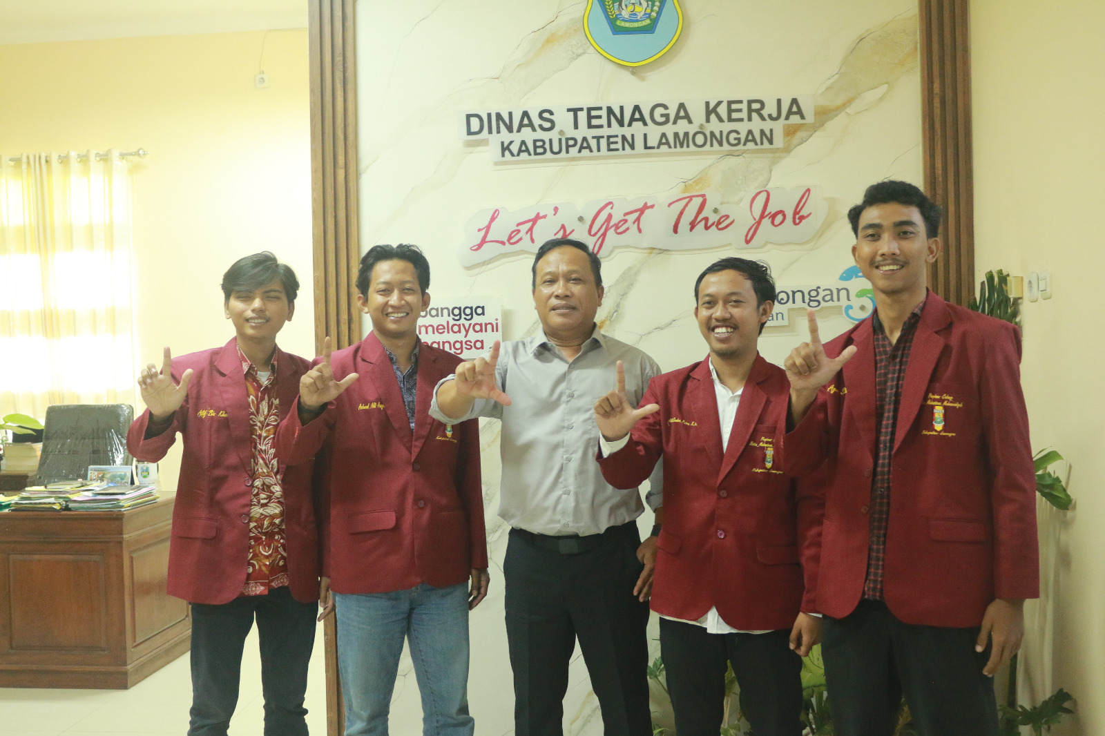 Foto: AUDIENSI IKATAN MAHASISWA MUHAMMADIYAH BERSAMA KADISNAKER BAHAS ISU KETENAGAKERJAAN DI LAMONGAN