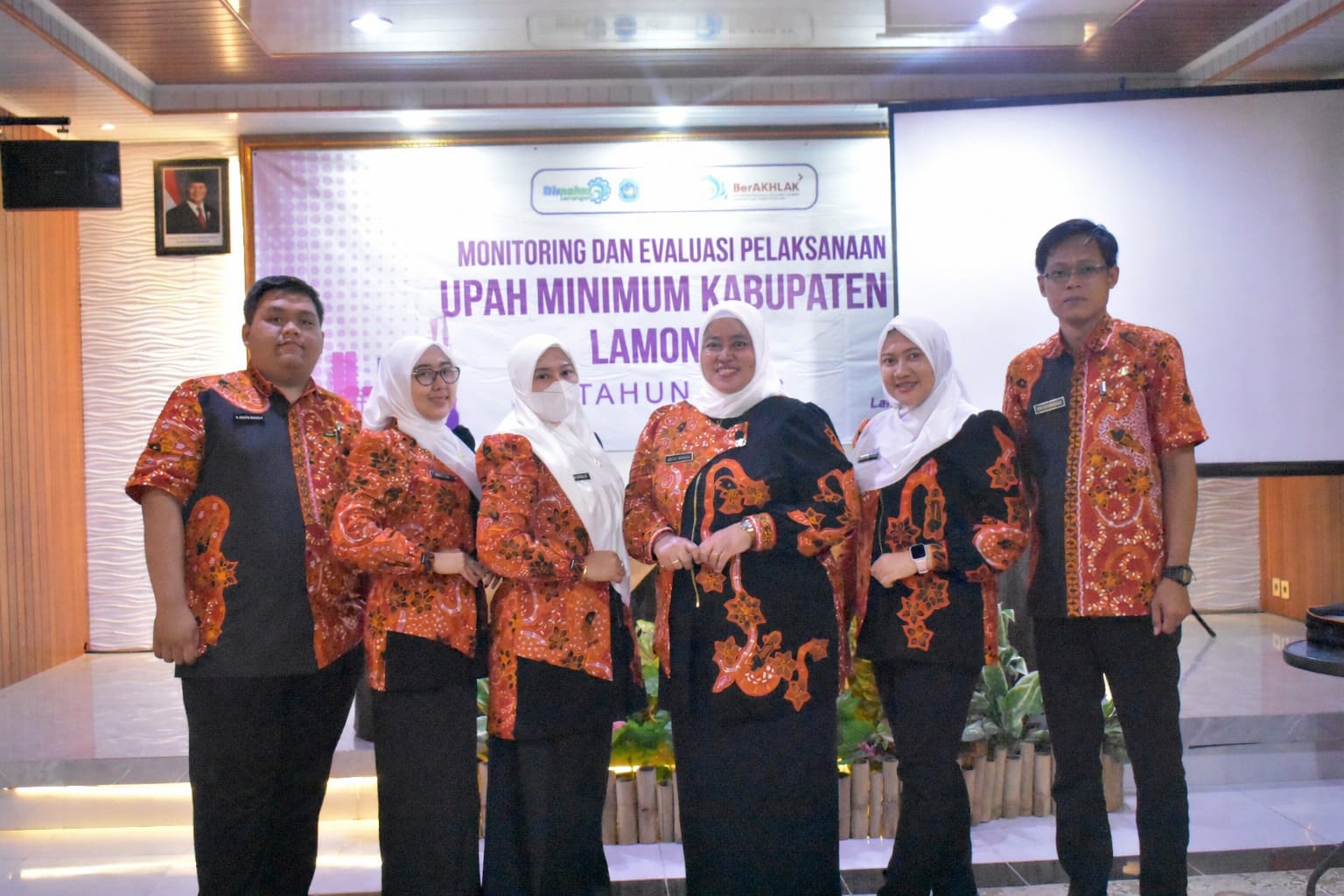 Foto: DINAS TENAGA KERJA LAKSANAKAN MONITORING DAN EVALUASI PELAKSANAAN UMK DI KABUPATEN LAMONGAN DENGAN MENGUNDANG SEJUMLAH PERUSAHAAN