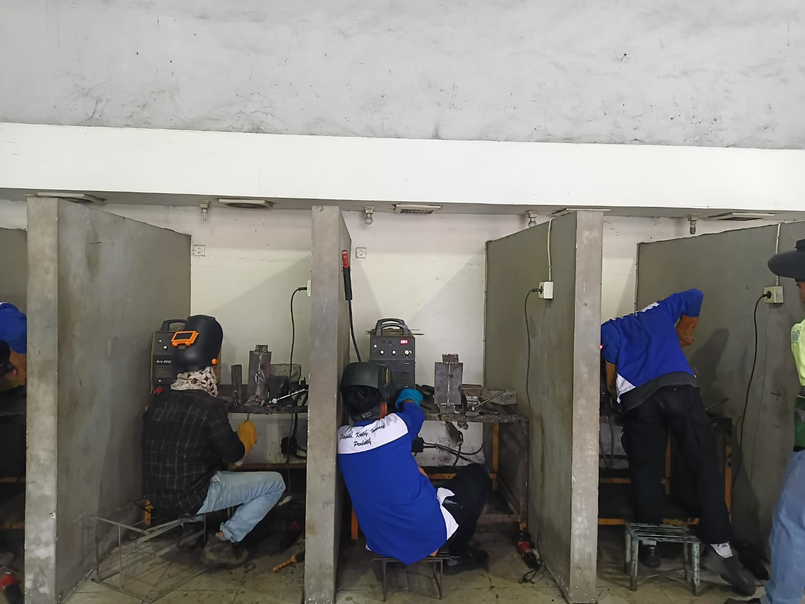 Foto: PELATIHAN LAS SMAW 3G BERLANGSUNG AKTIF DAN PENUH SEMANGAT