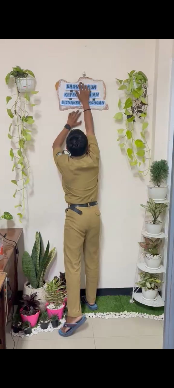 Foto: SEMANGAT GREEN OFFICE DALAM DEKORASI RUANGAN KERJA
