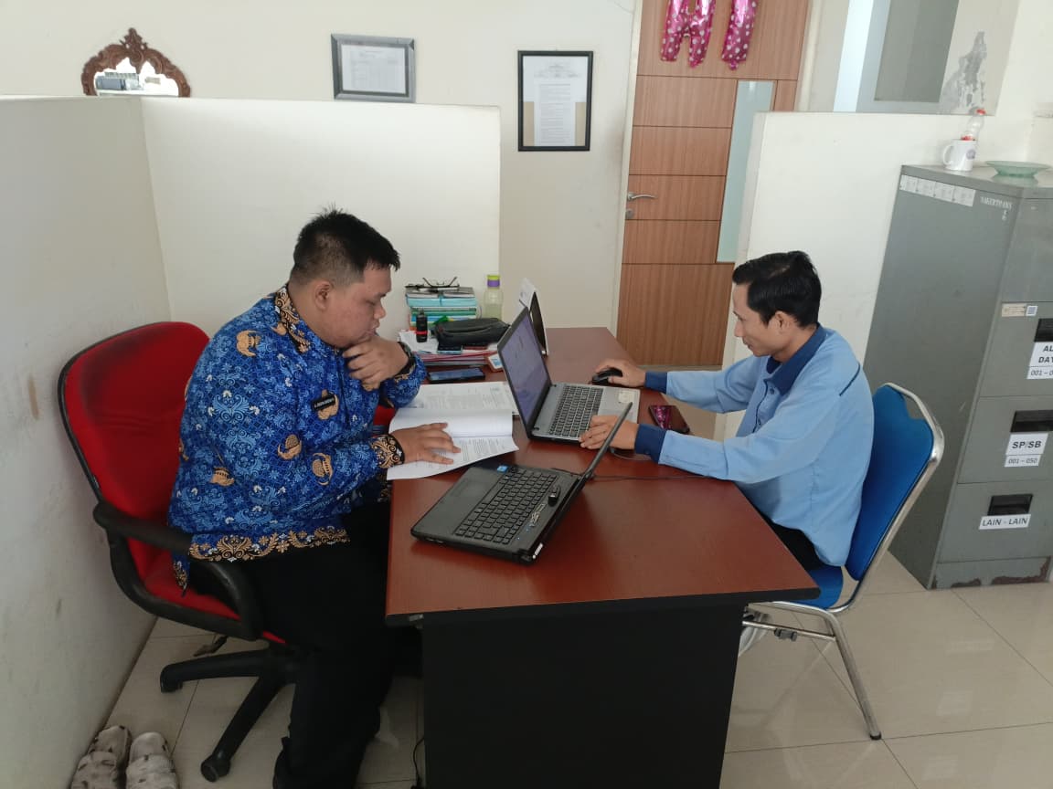 Foto: LEGALITAS PERATURAN PERUSAHAAN UNTUK PERLINDUNGAN PEKERJA DAN PENGUSAHA