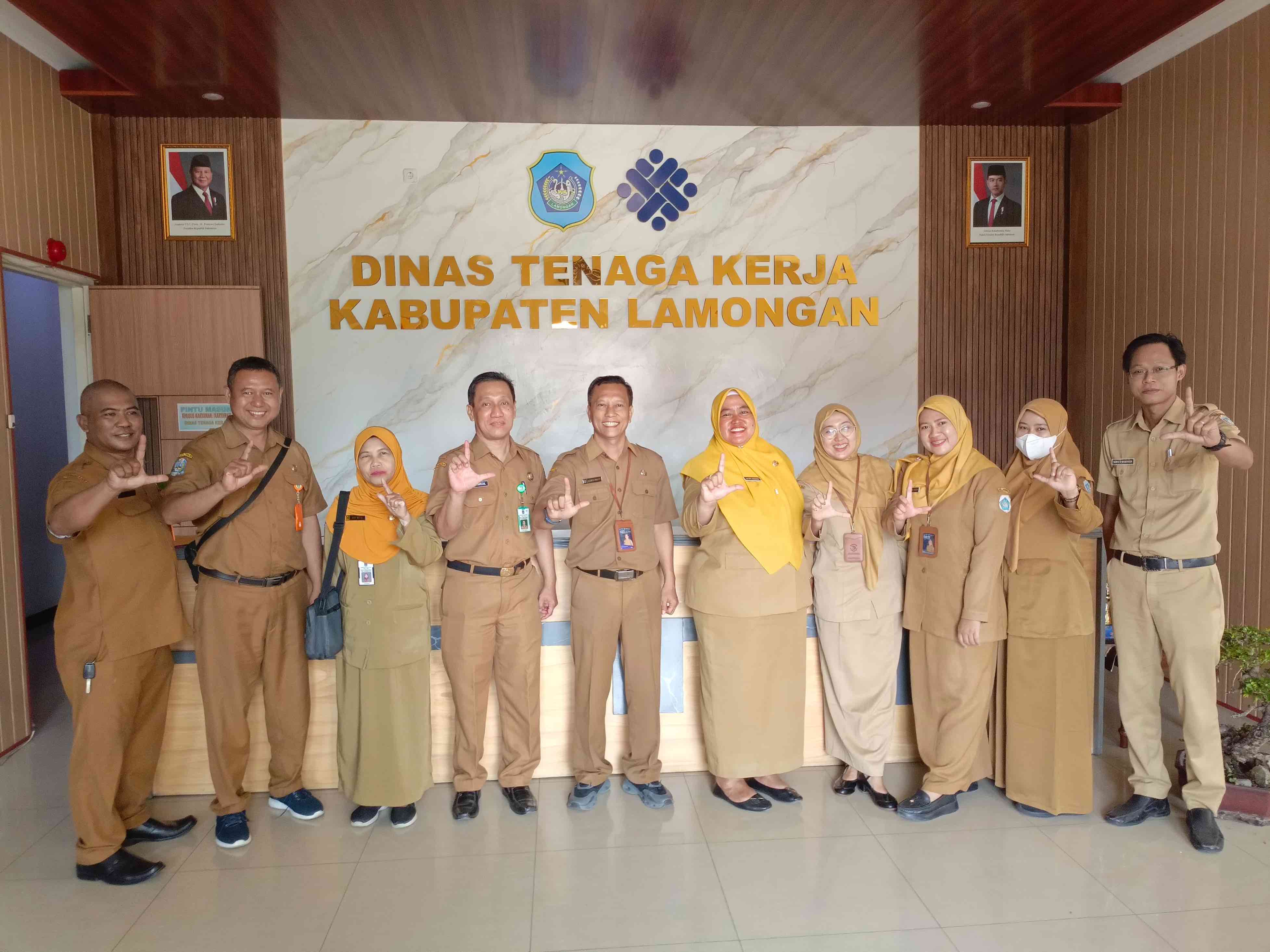 Foto: KUNJUNGAN KERJA DISNAKERTRANS PROV. JATIM DI DISNAKER LAMONGAN